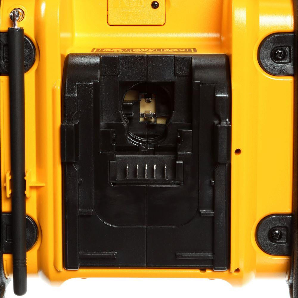 2025 20-Volt MAX Compact Corded / Cordless Worksite Radio